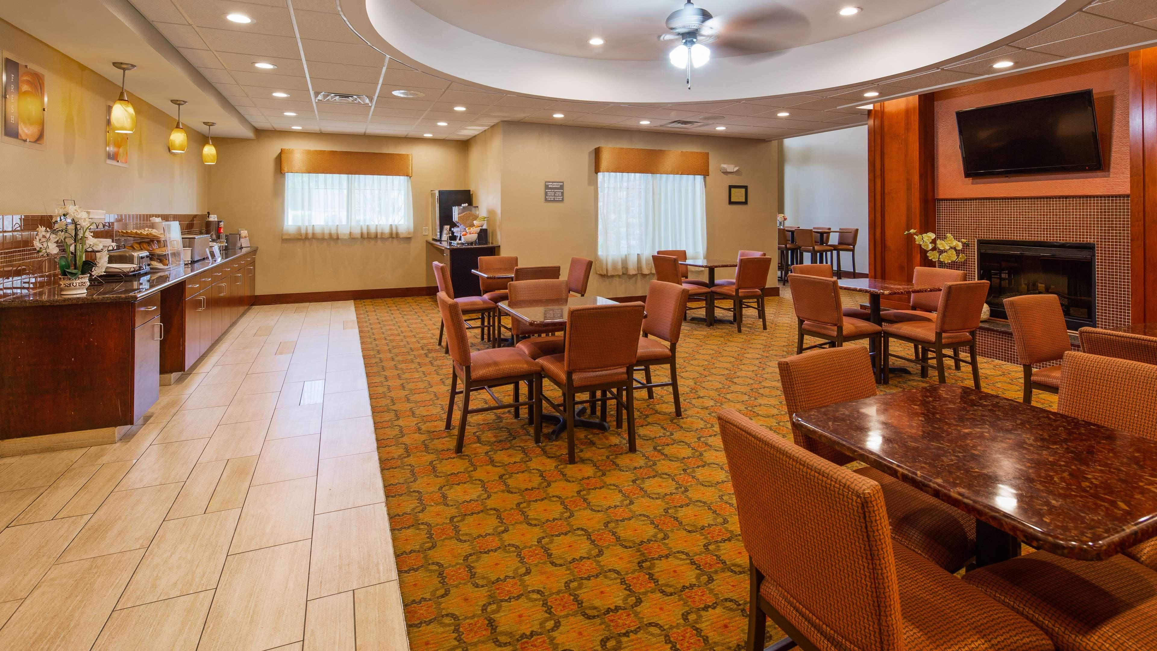 Best Western Plus Finger Lakes Inn & Suites Cortland Eksteriør bilde