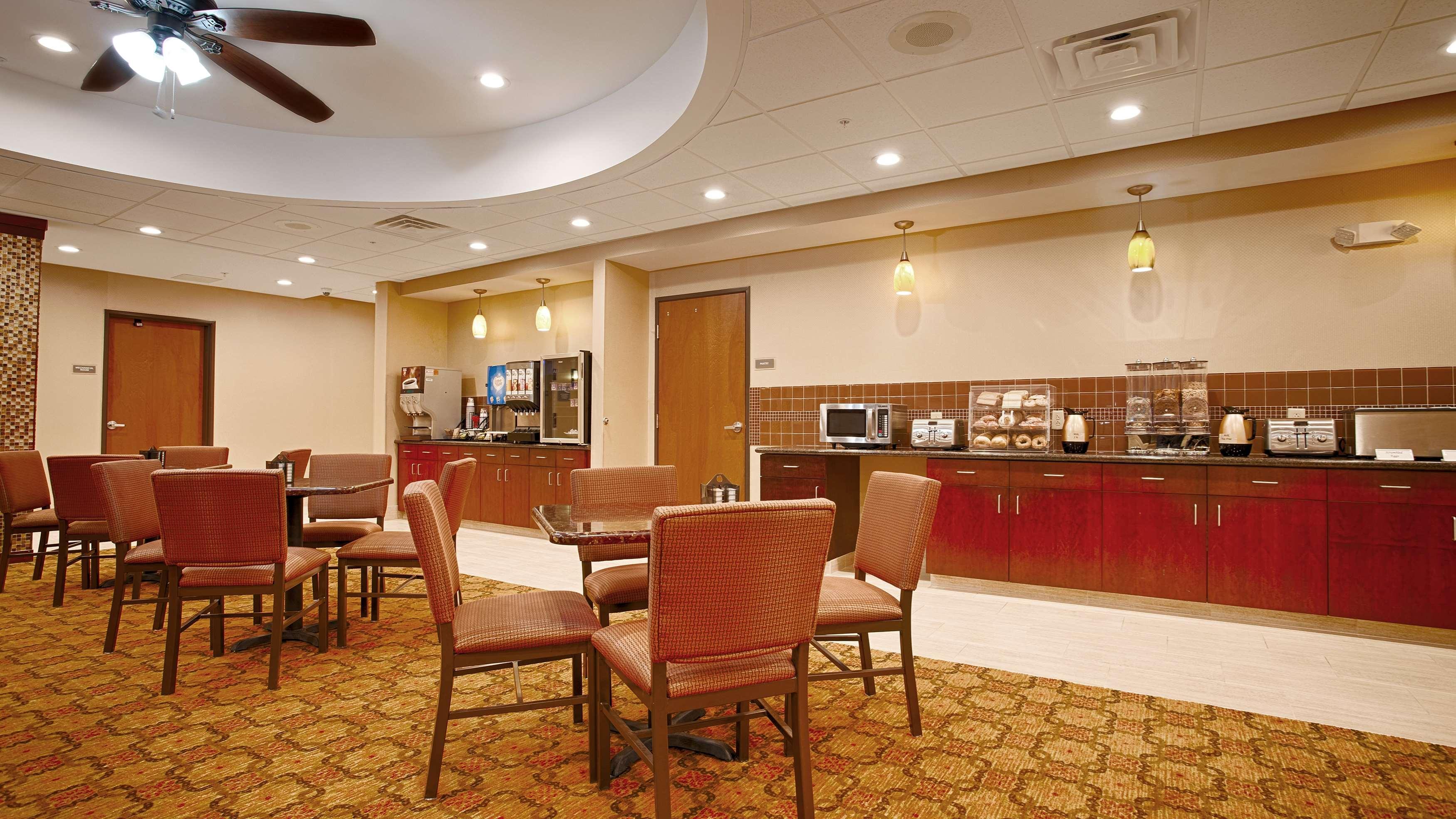 Best Western Plus Finger Lakes Inn & Suites Cortland Eksteriør bilde