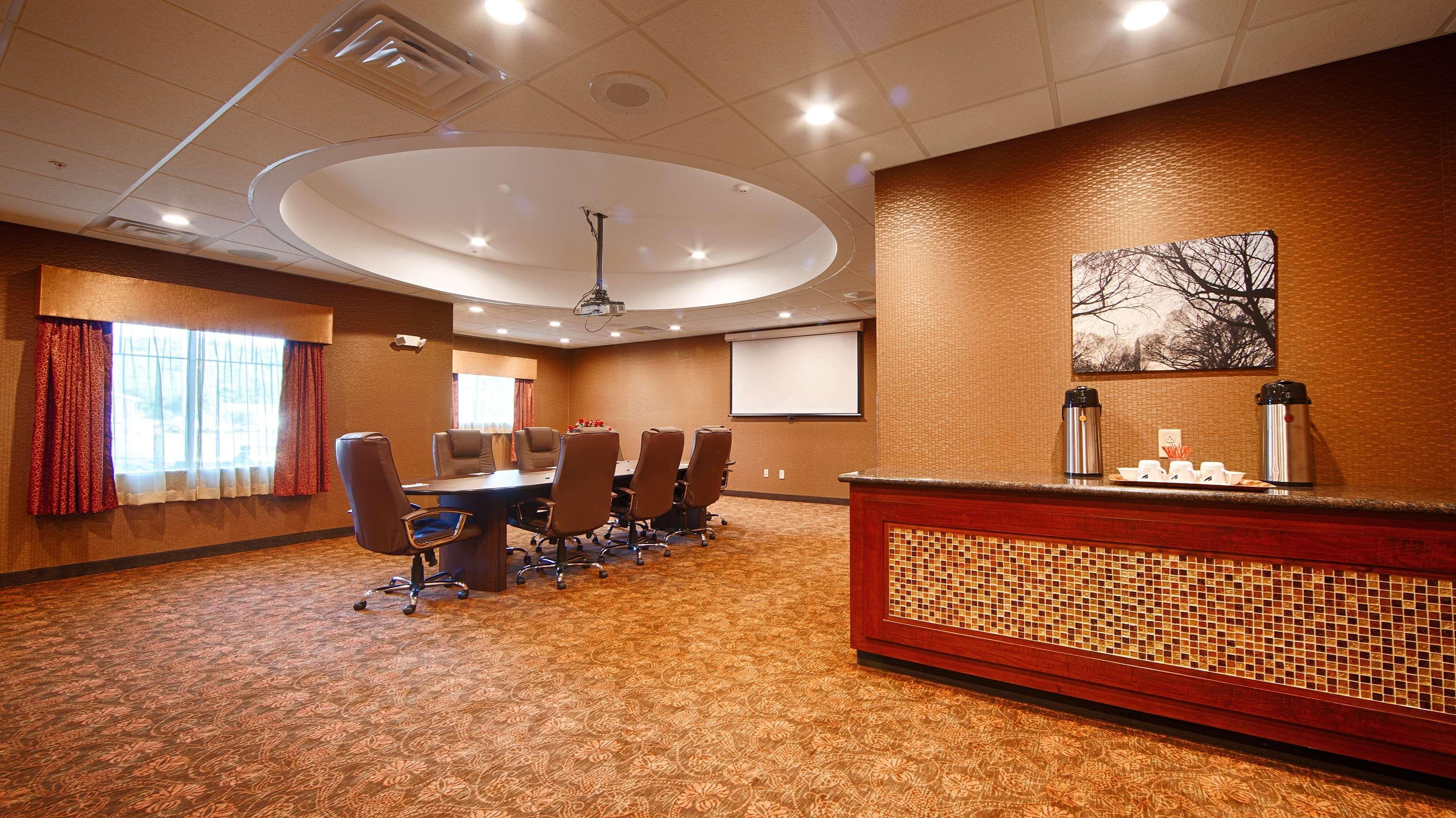 Best Western Plus Finger Lakes Inn & Suites Cortland Eksteriør bilde